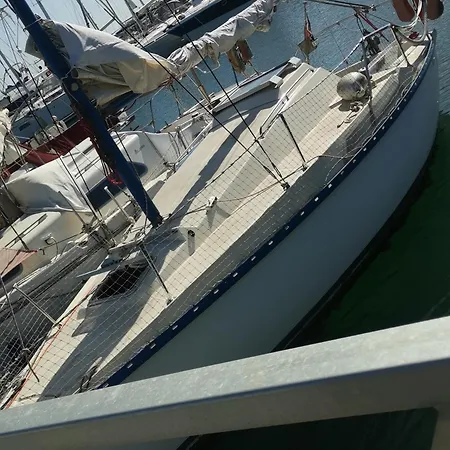 Botel Voilier En Bord De 55€ Par Nuit